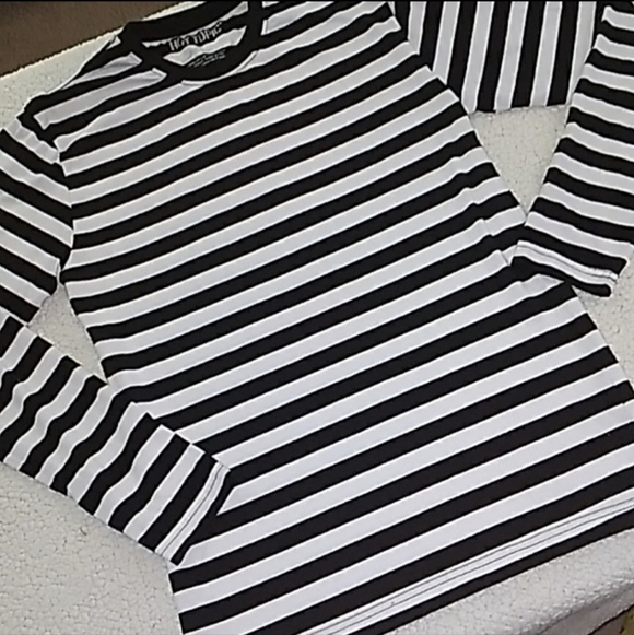 Hot Topic Basic Goth Long Sleeved Tee Black White Striped Women's EUC - Picture 3 of 6